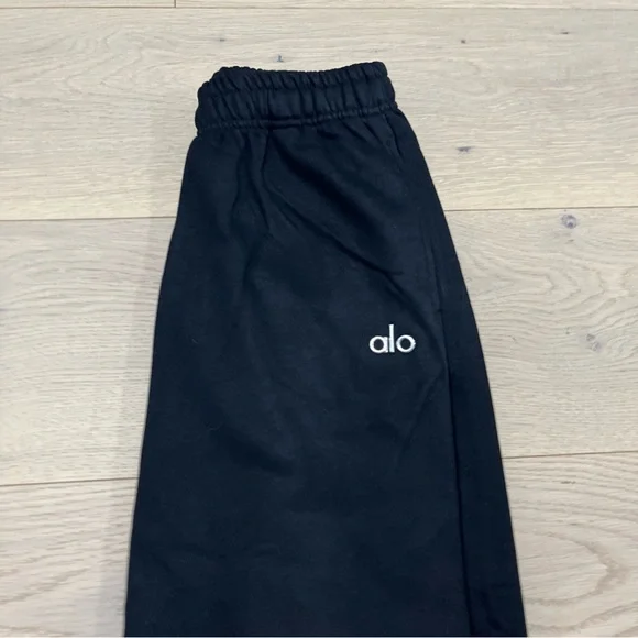 ALO Yoga Unisex Black Zip-Up Hoodie and Jogger Set - Picture 10 of 15